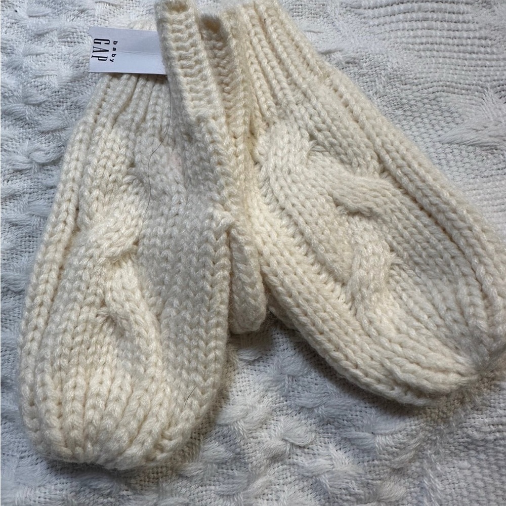 Baby Gap S/M Cable Knit Ivory Mittens